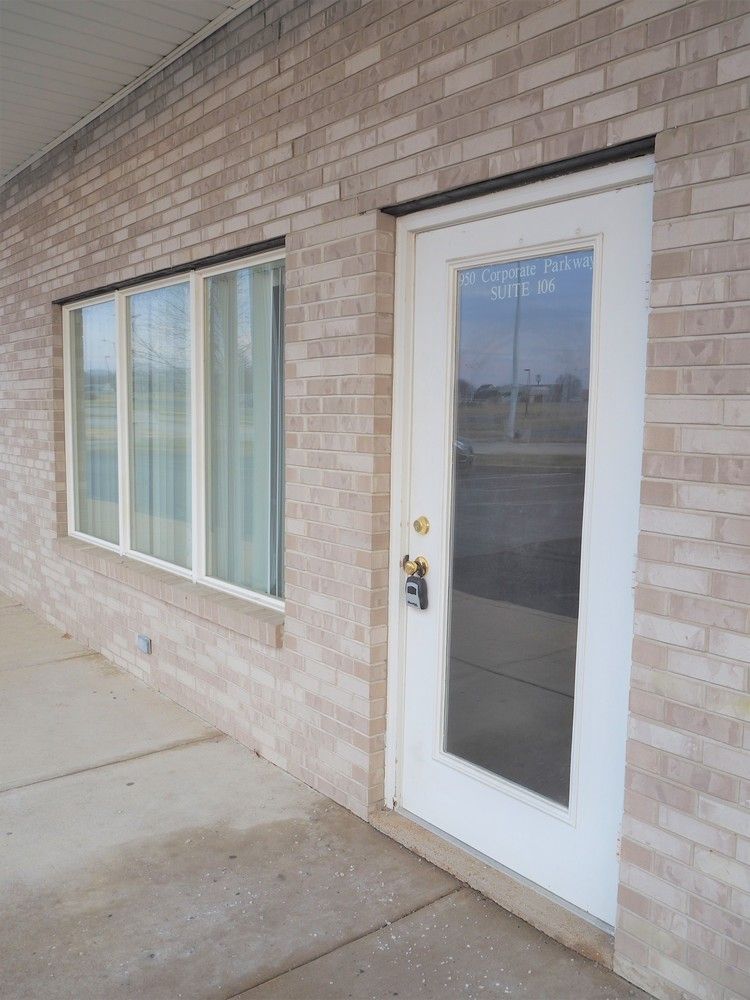 Retail For Lease: 950 Corporate Pkwy, Wentzville, MO 63385